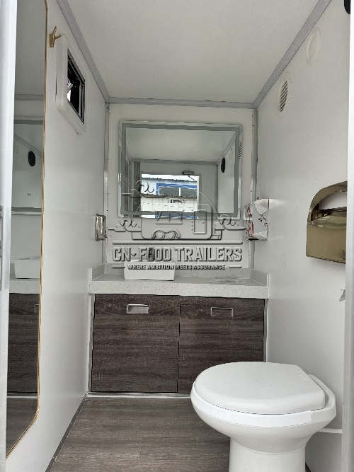 2 Station Toilet Trailer Portable Restroom Trailer for Camping for Sale