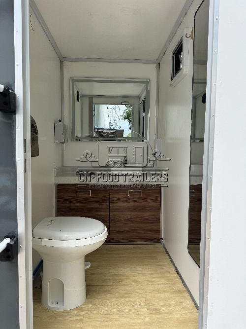 2 Toilet Trailer Portable Restroom Trailer Mobile Bathroom Trailer for Adults