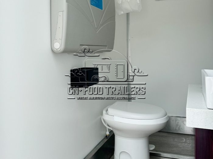 2 Station Blue Toilet Trailer Portable Mobile Restroom Trailer for Sale