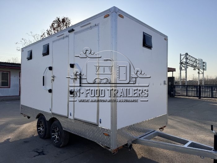 4 Station White Toilet Trailer Portable Restroom Trailer for Sale