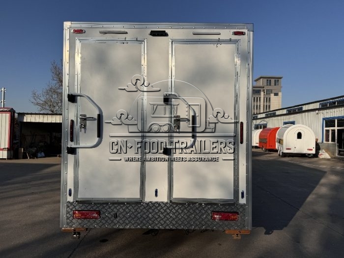 4 Station White Toilet Trailer Portable Restroom Trailer for Sale